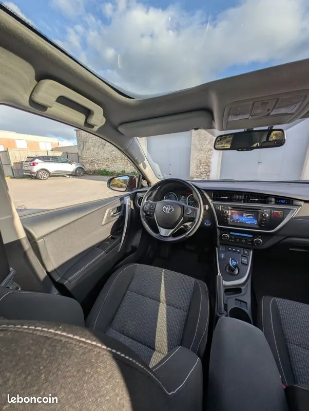 Toyota Auris 2015 photo 3