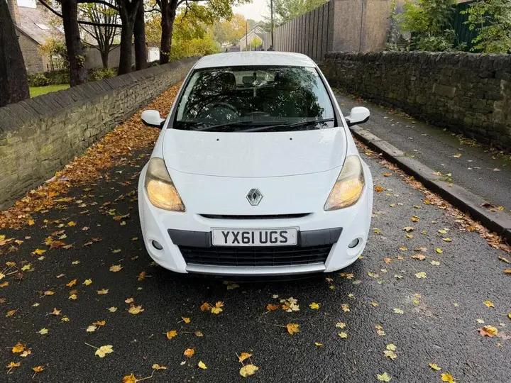 Renault Clio 2011 photo 2