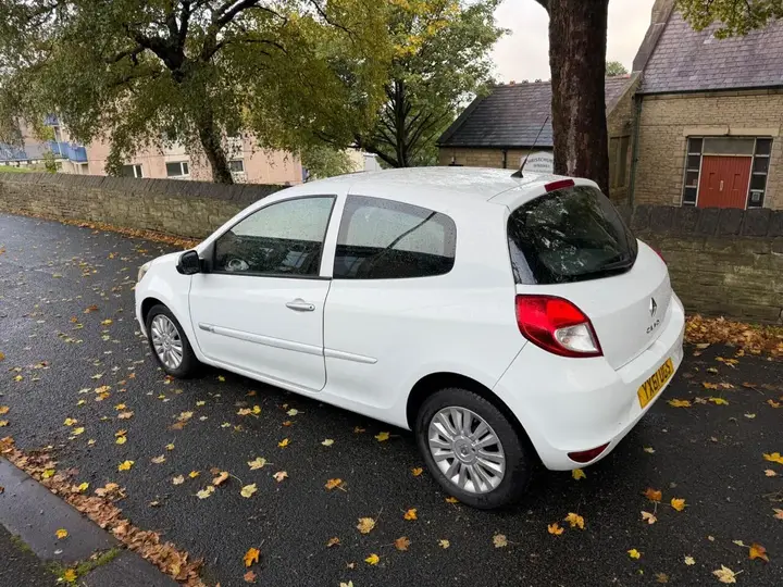 Renault Clio 2011 photo 5