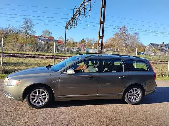 Volvo V70 2011 photo 2