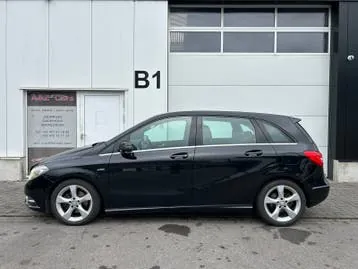 Mercedes-Benz B180 2012 photo 2