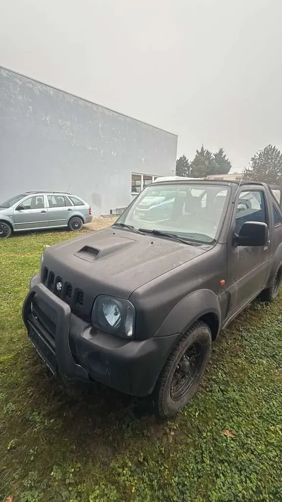 Suzuki Jimny 2004 photo 2