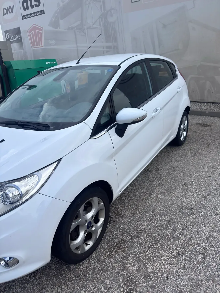 Ford Fiesta 2009 photo 3