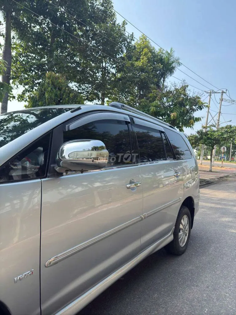 Toyota Innova 2009 photo 3