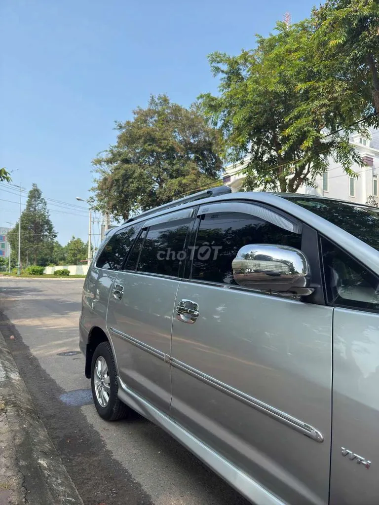 Toyota Innova 2009 photo 2