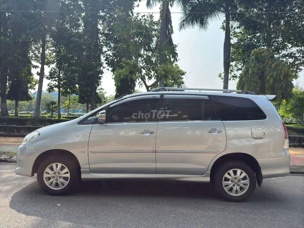 Toyota Innova 2009 photo 4