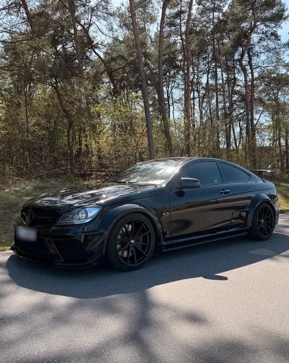 Mercedes-Benz C63 Amg