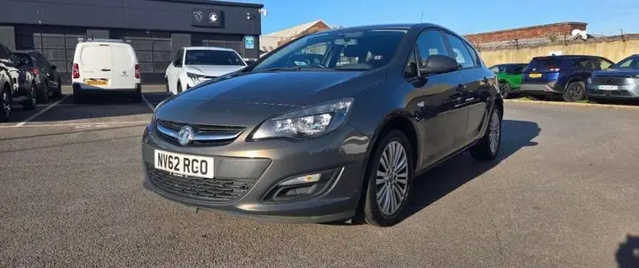 Vauxhall Astra 2013 photo 4