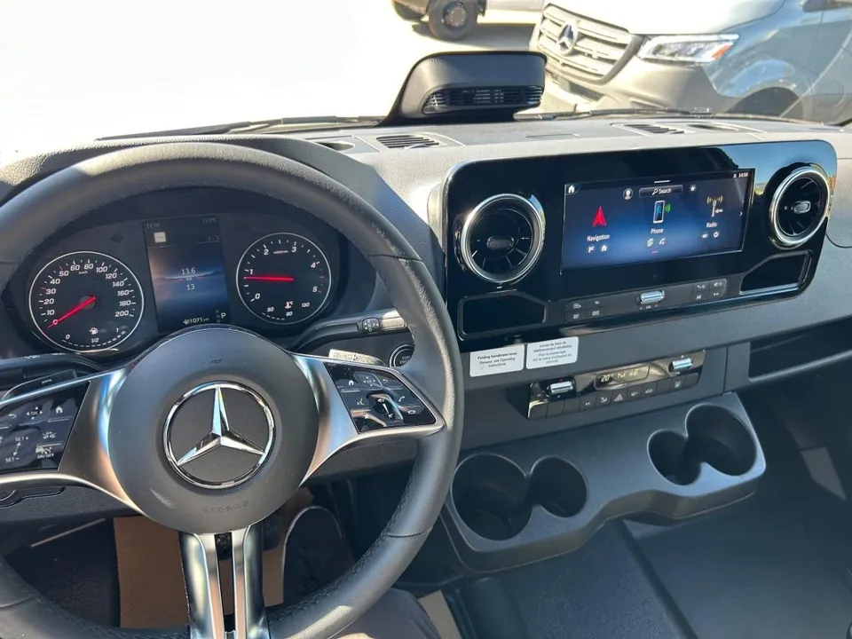 Mercedes-Benz Sprinter 2026 photo 2