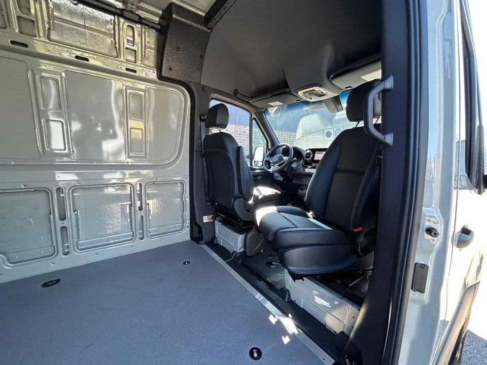 Mercedes-Benz Sprinter 2026 photo 3