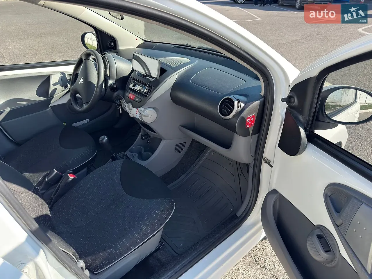 Peugeot 107 2011 photo 4
