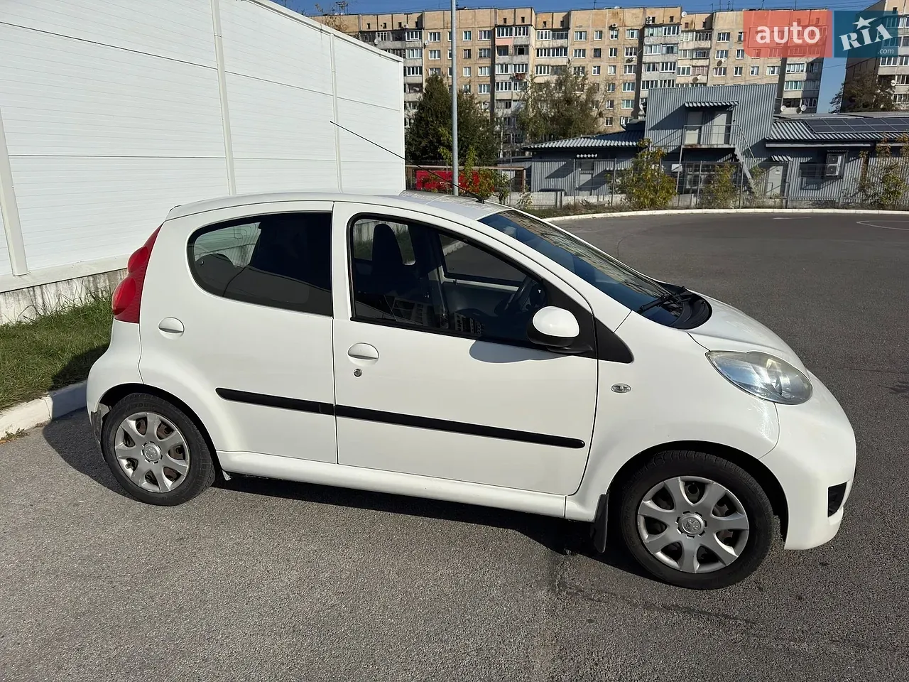Peugeot 107 2011 photo 3