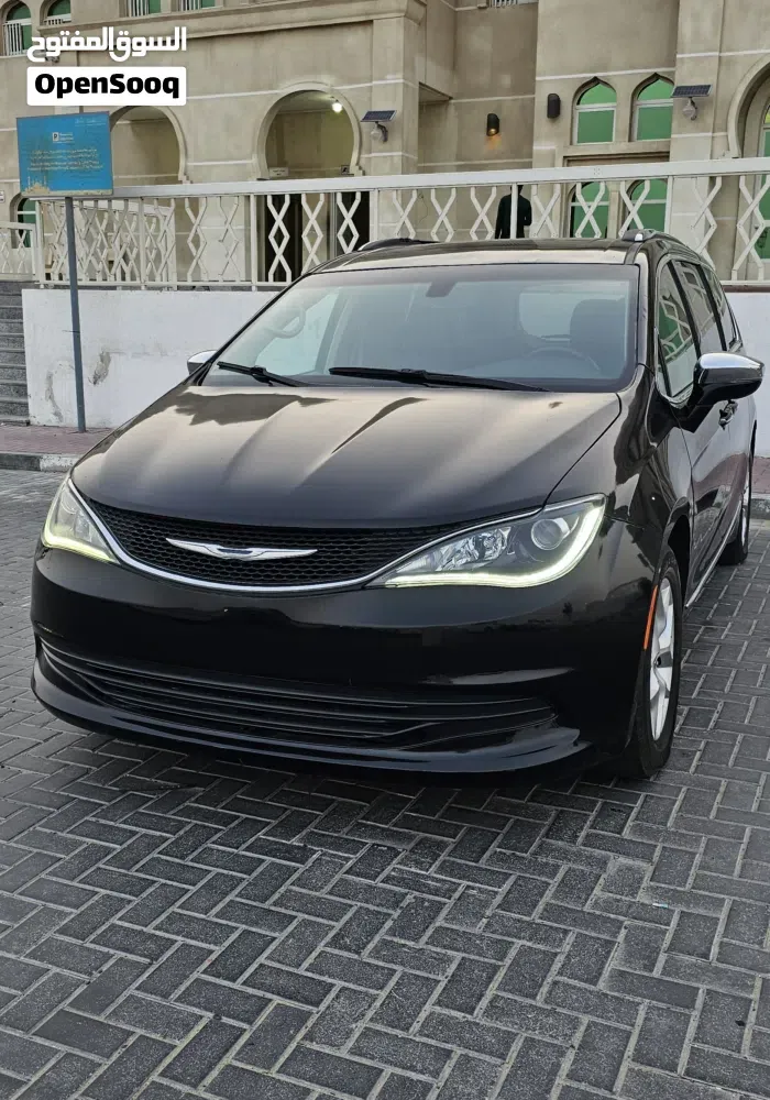 Chrysler Pacifica 2021 photo 2