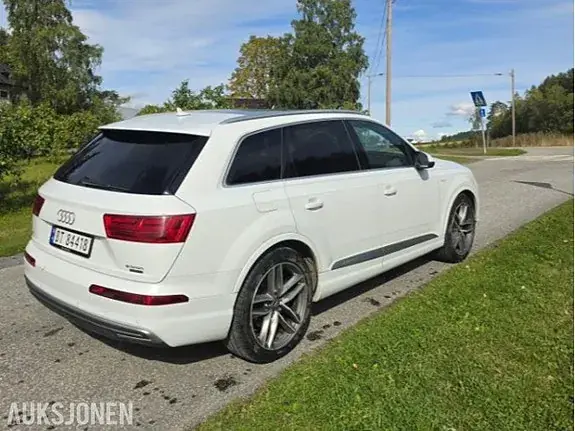Audi Q7 2018 photo 2