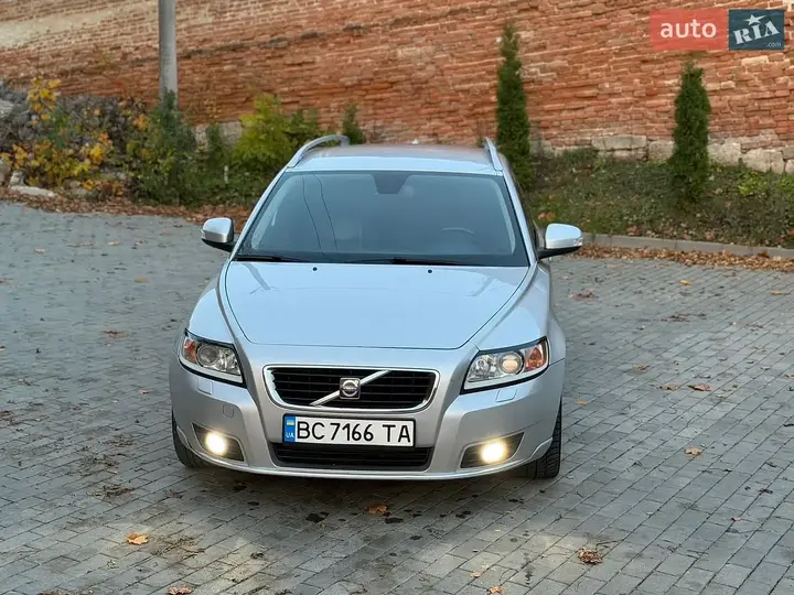 Volvo V50 2012 photo 2