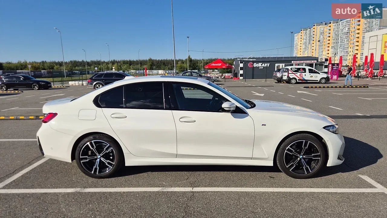 BMW 3 Series 2024 photo 3