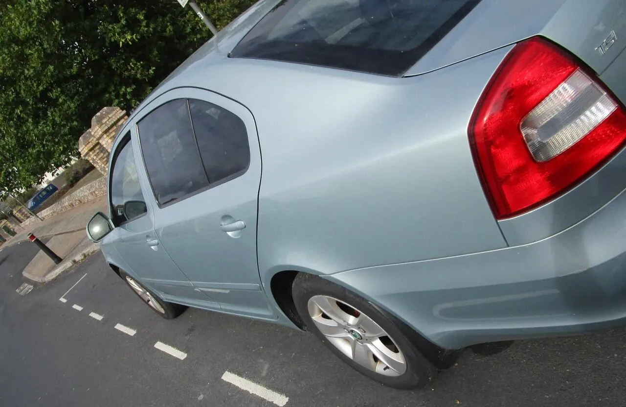 Skoda Octavia 2010 photo 3