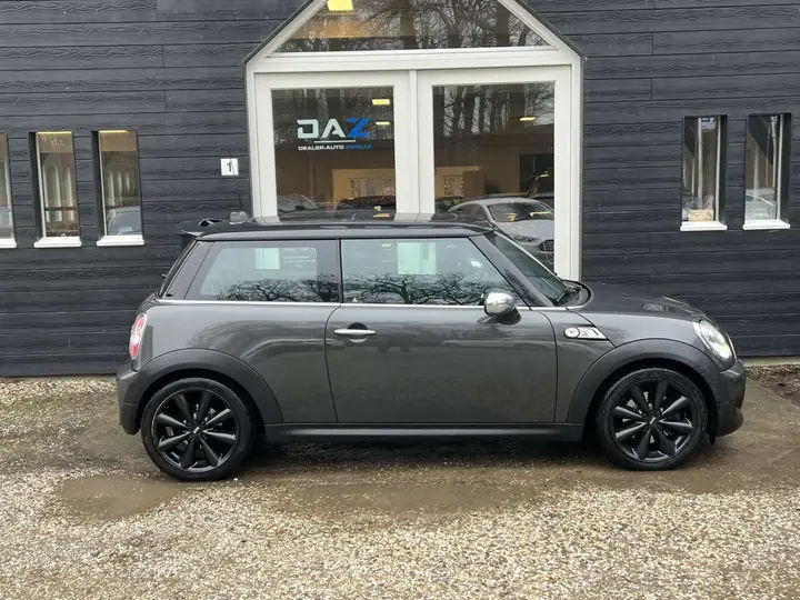 Mini Cooper S 2011 photo 2
