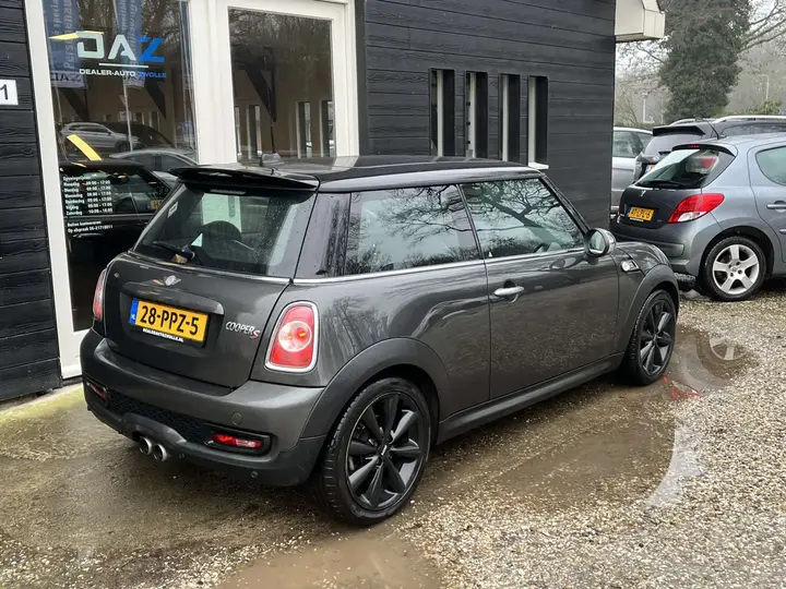 Mini Cooper S 2011 photo 3