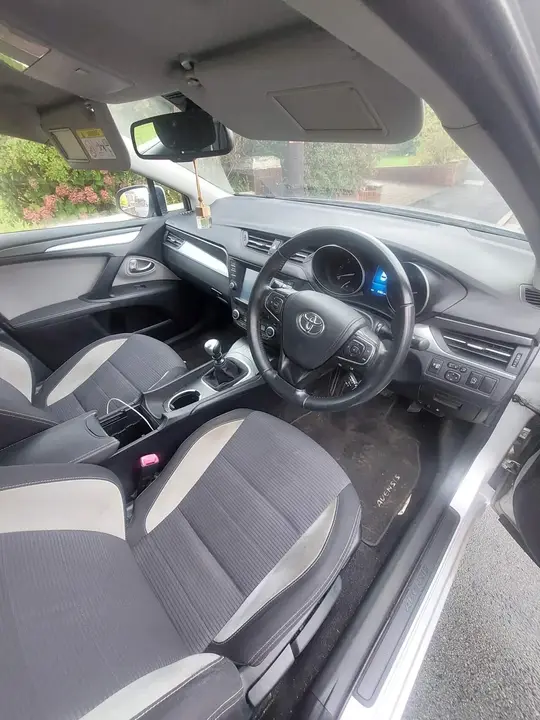 Toyota Avensis 2015 photo 4