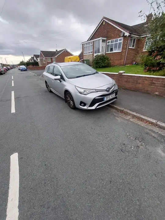 Toyota Avensis 2015 photo 2