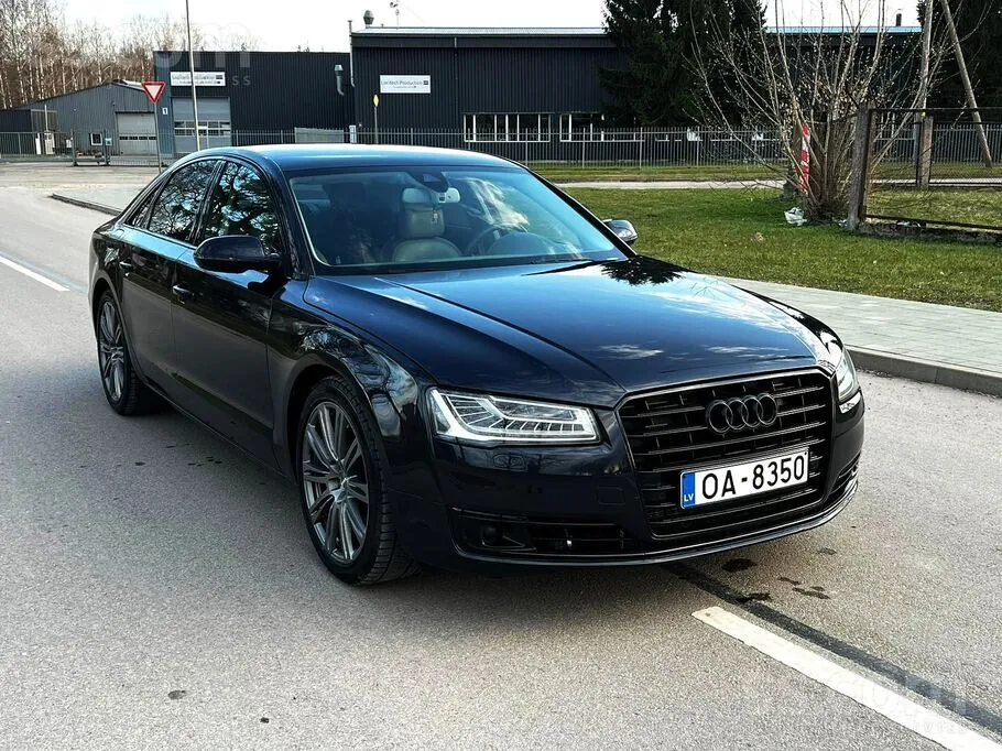 Audi A8 2014 photo 2