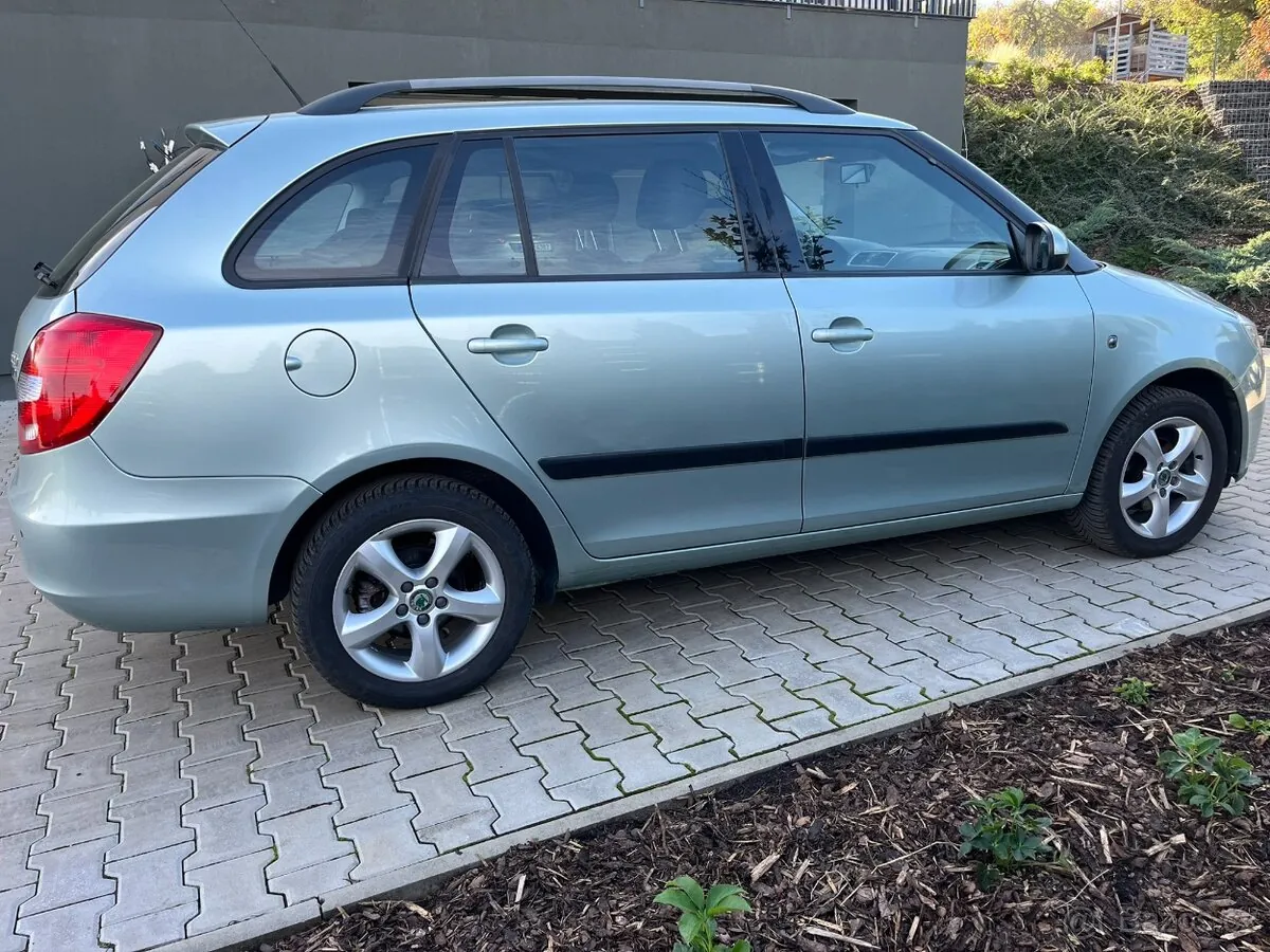 Skoda Fabia 2009 photo 2