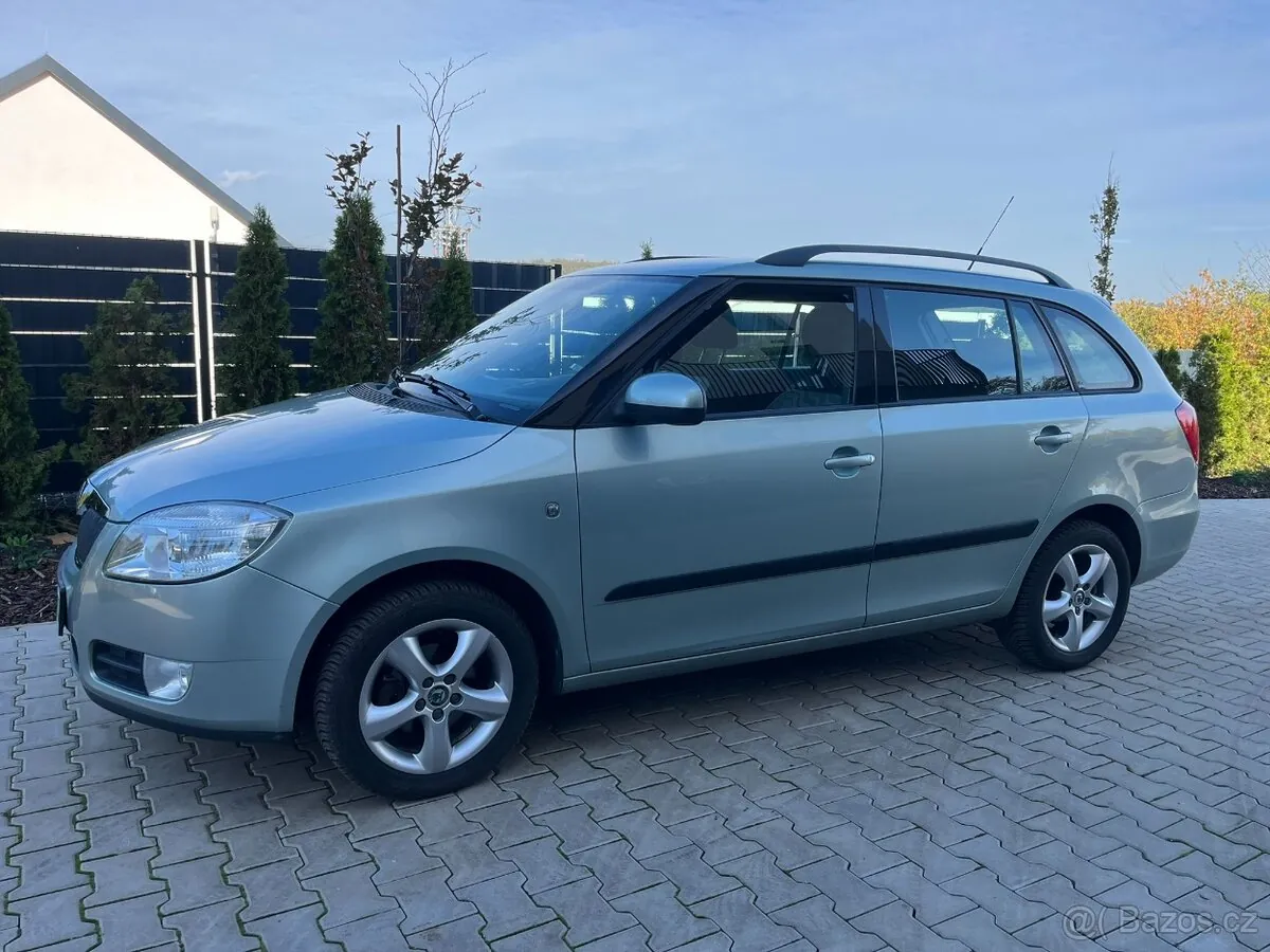 Skoda Fabia 2009 photo 3