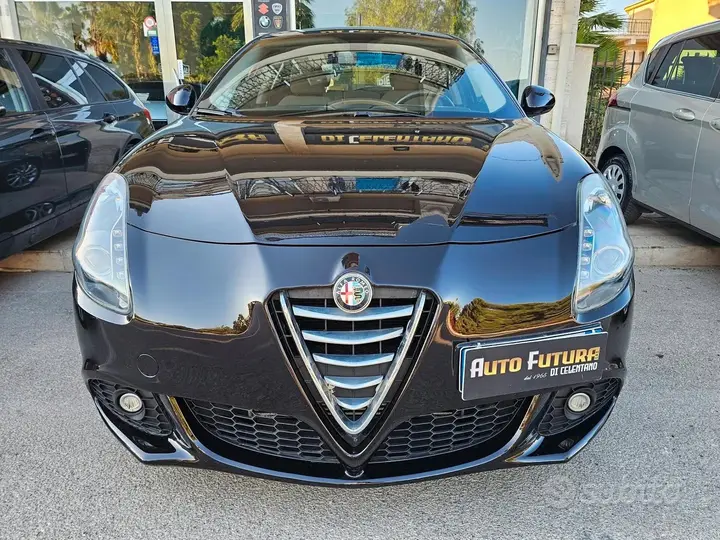 Alfa Romeo Giulietta 2015 photo 2