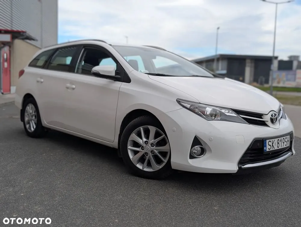 Toyota Auris 2013 photo 4