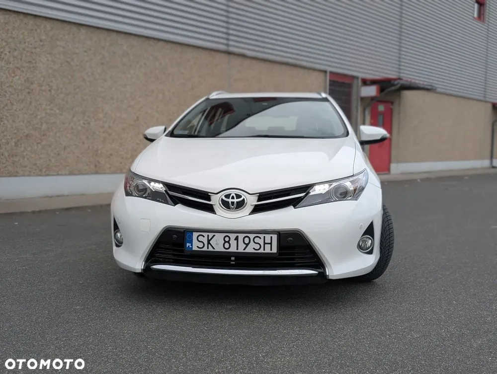 Toyota Auris 2013 photo 2