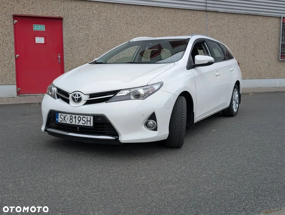 Toyota Auris 2013 photo 3