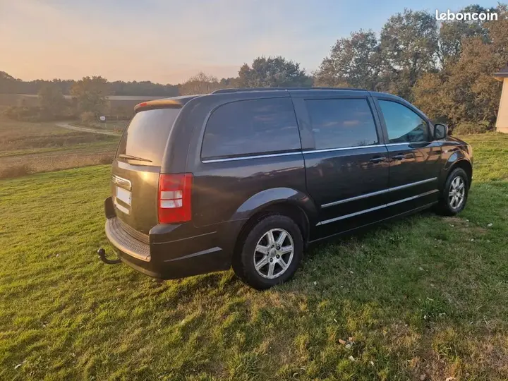 Chrysler Grand Voyager 2009 photo 2