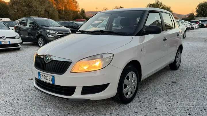 Skoda Fabia 2012 photo 2