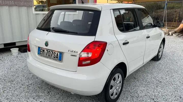Skoda Fabia 2012 photo 5