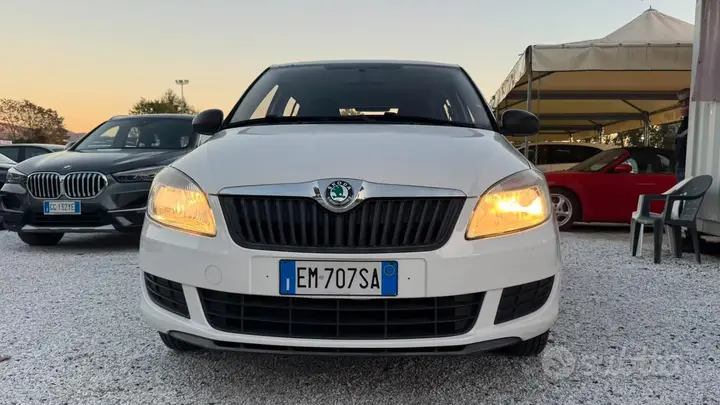 Skoda Fabia 2012 photo 3