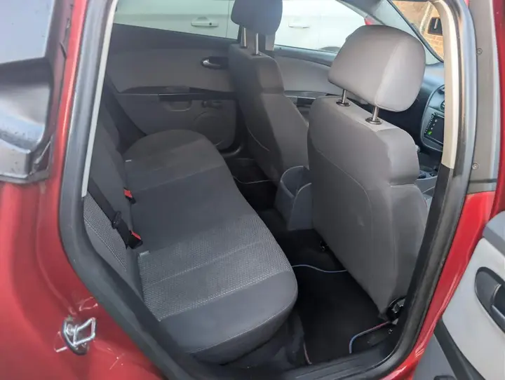 Seat Leon 2010 photo 5