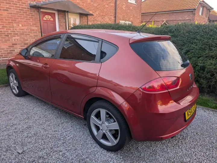 Seat Leon 2010 photo 2