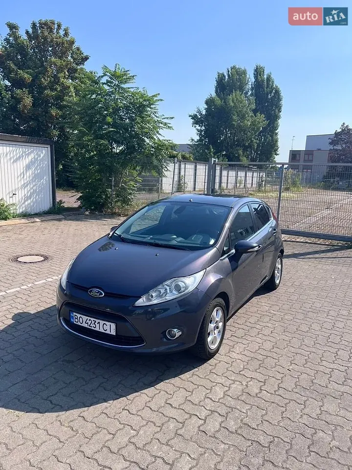 Ford Fiesta 2010 photo 2