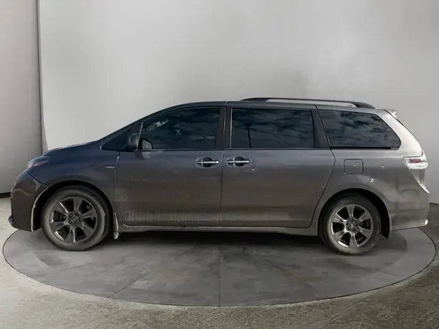 Toyota Sienna 2020 photo 2