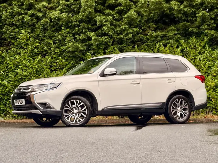 Mitsubishi Outlander 2018 photo 2