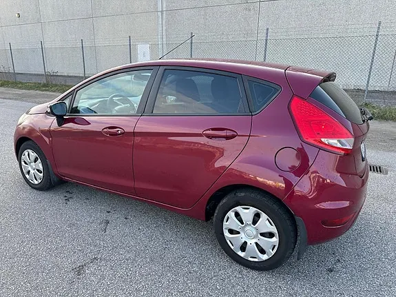 Ford Fiesta 2010 photo 4