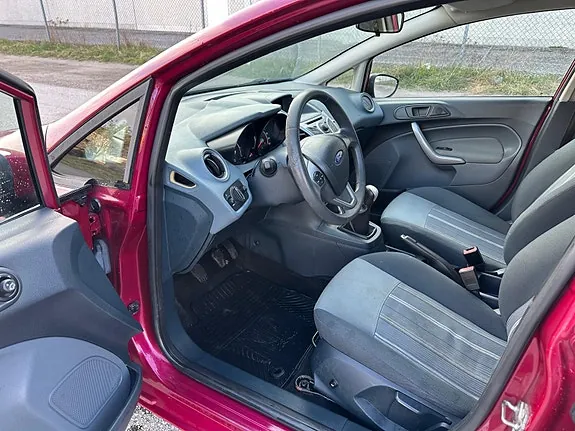 Ford Fiesta 2010 photo 5