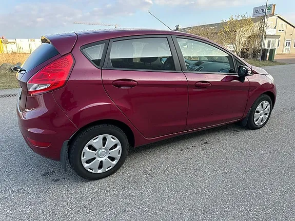 Ford Fiesta 2010 photo 3