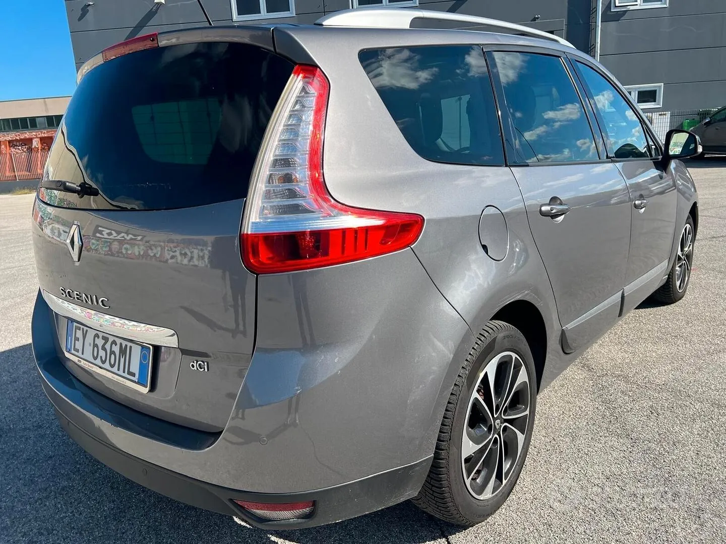 Renault Scenic 2015 photo 4