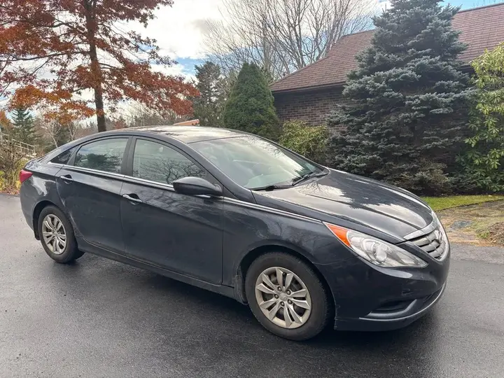 Hyundai Sonata 2011 photo 2