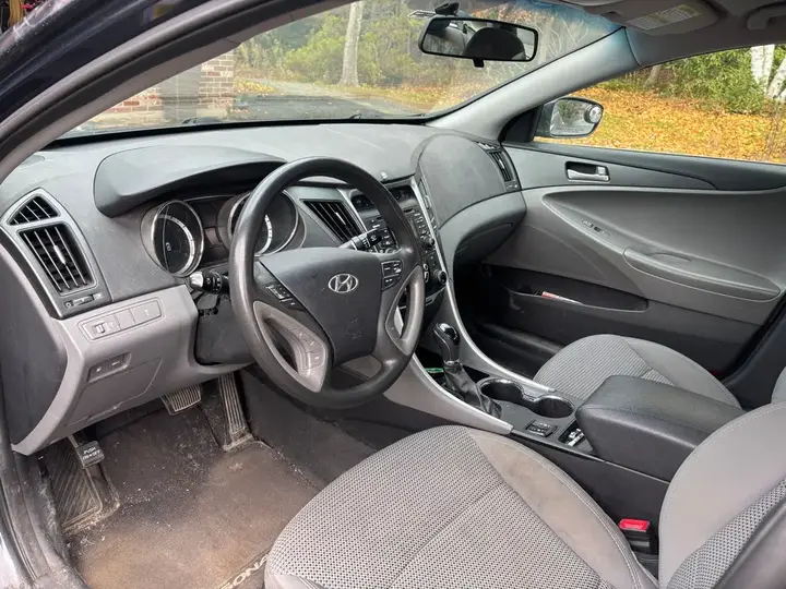 Hyundai Sonata 2011 photo 4