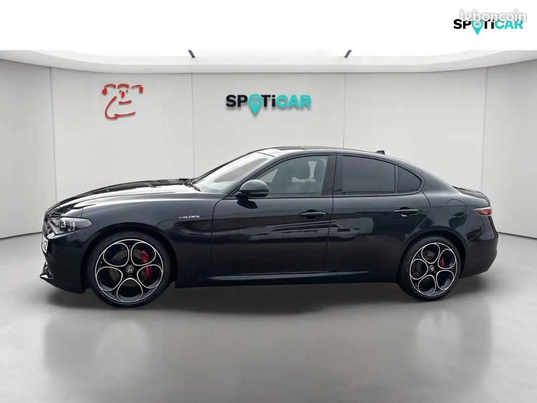 Alfa Romeo Giulia 2025 photo 2