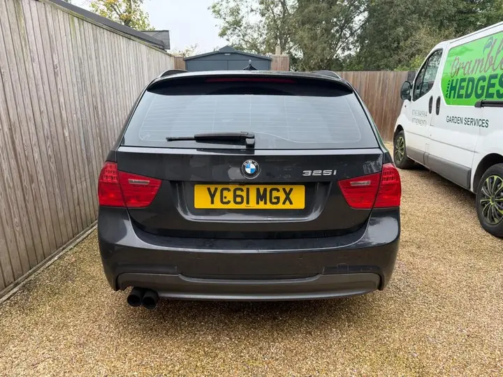 BMW 3 Series 2011 photo 5