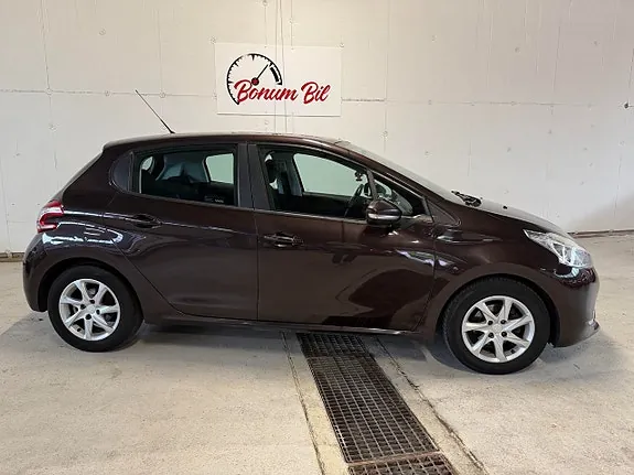 Peugeot 208 2012 photo 5